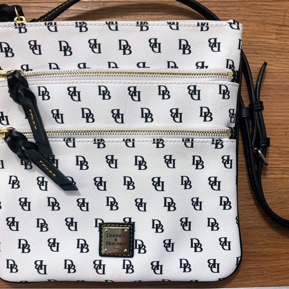 Dooney & Bourke NWOT Black and White Signature DB Design Double Zip Crossbody - Picture 5 of 14